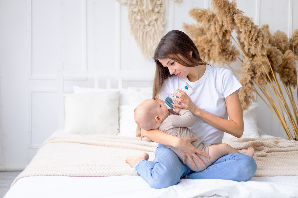 10 errores a evitar al preparar un biberón de leche materna o de fórmula